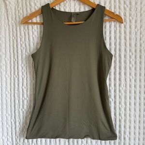 Second Skin Sculpt Tank - Size M